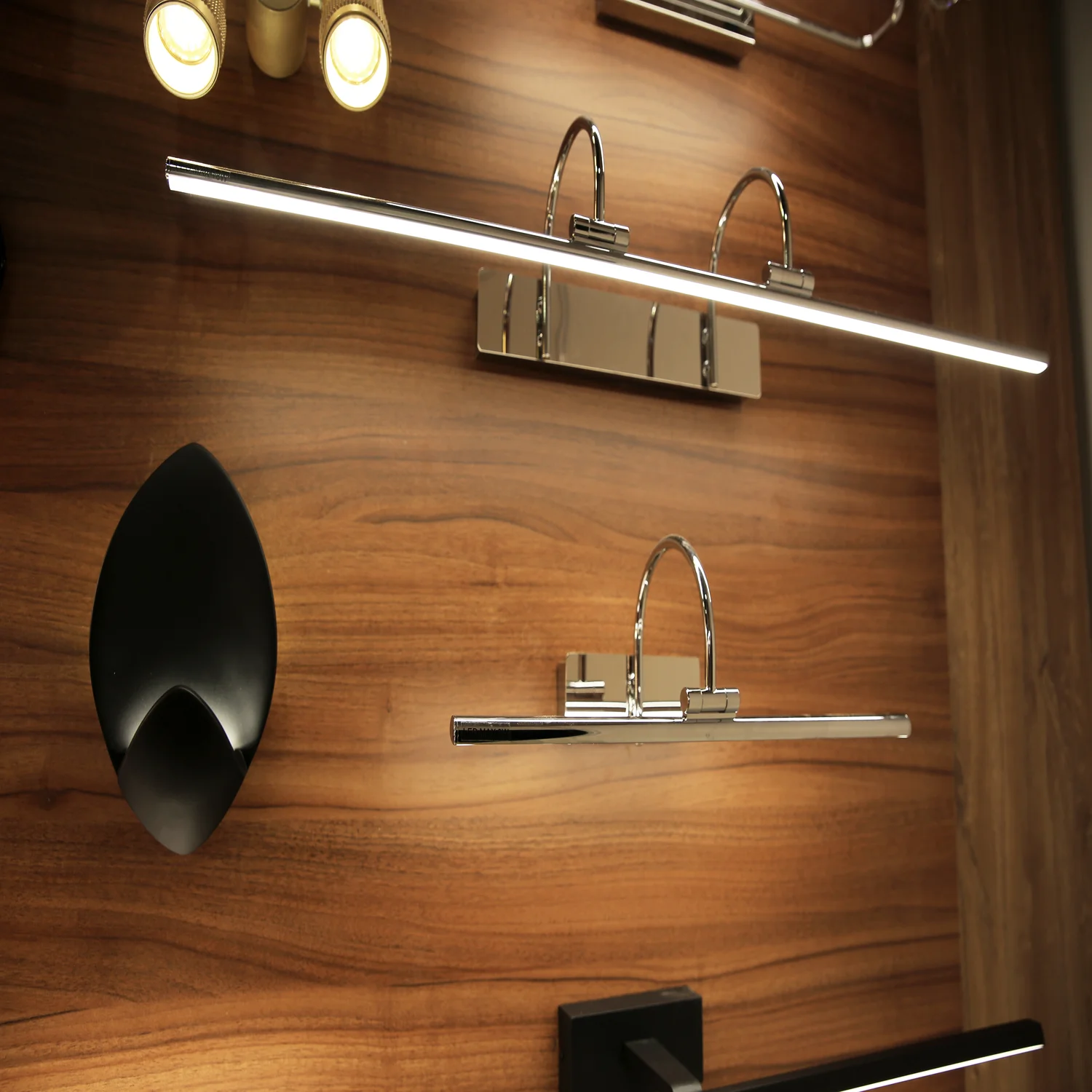 Бра Favourite 2431-3W Strenuus