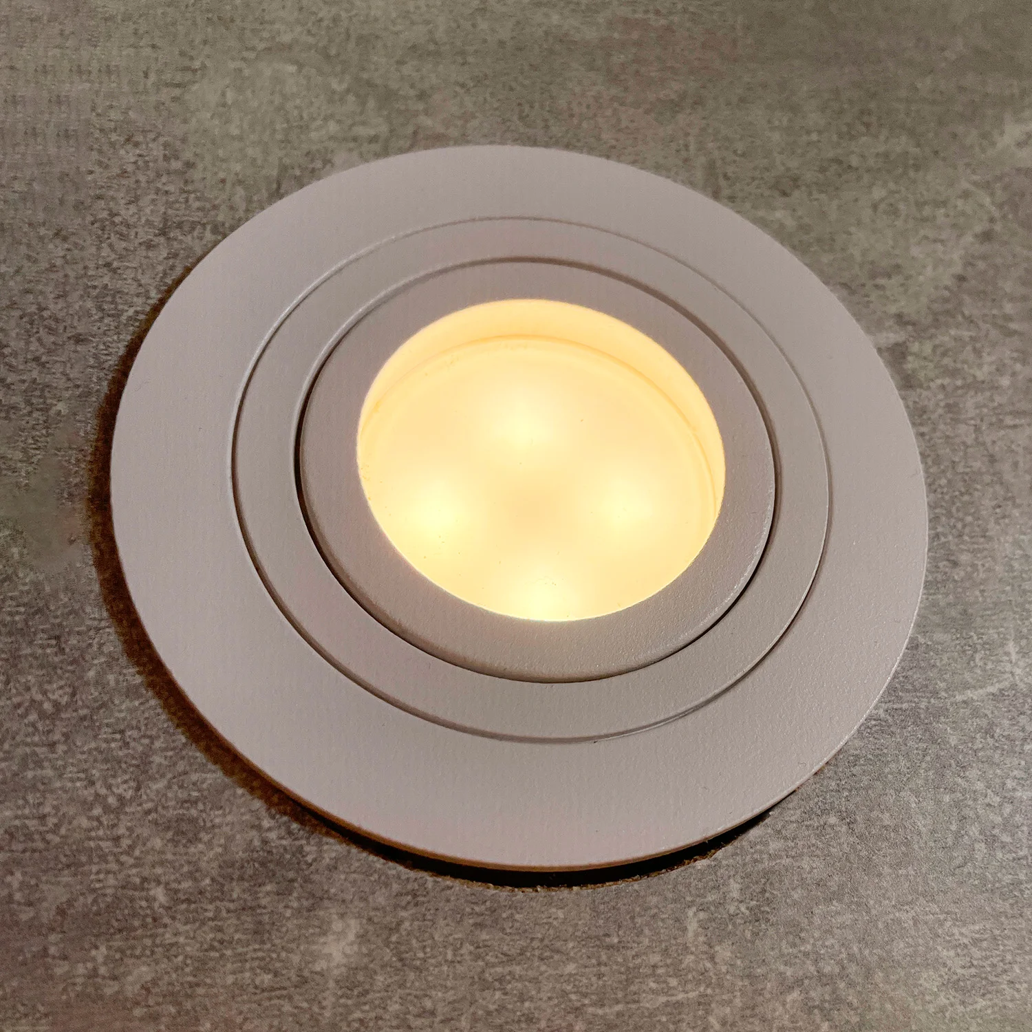 Врезные потолочные светильники Favourite 4541-1C Lamppu