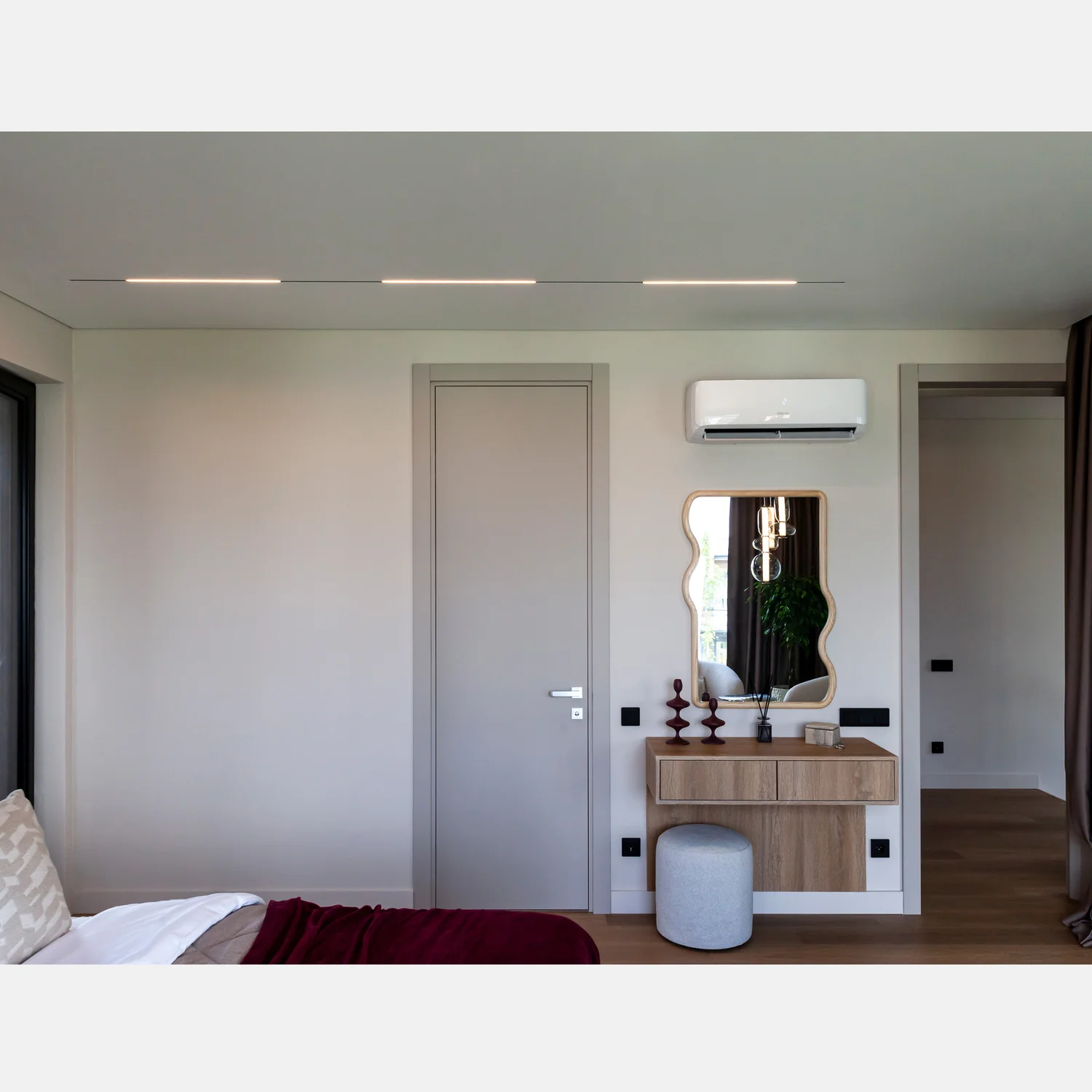 Трековые системы Favourite 4580-1U Logica